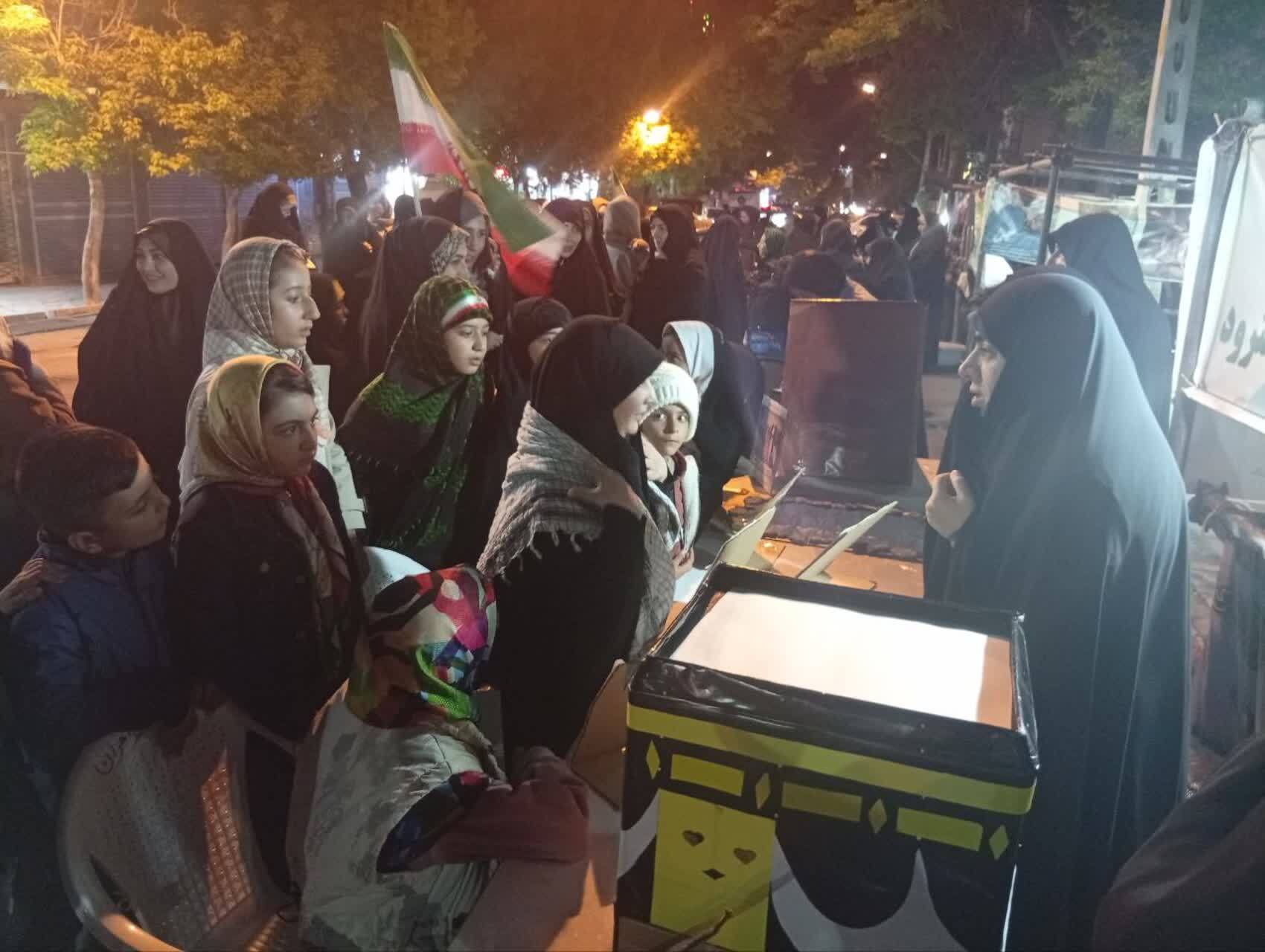 طنین «نقالی ولایت» در موکب طلاب خواهر هشترود/مطالبهگری طلاب برای بهبود معیشت مردم+تصاویر طنین «نقالی ولایت» در موکب طلاب خواهر هشترود/مطالبهگری طلاب برای بهبود معیشت مردم+تصاویر