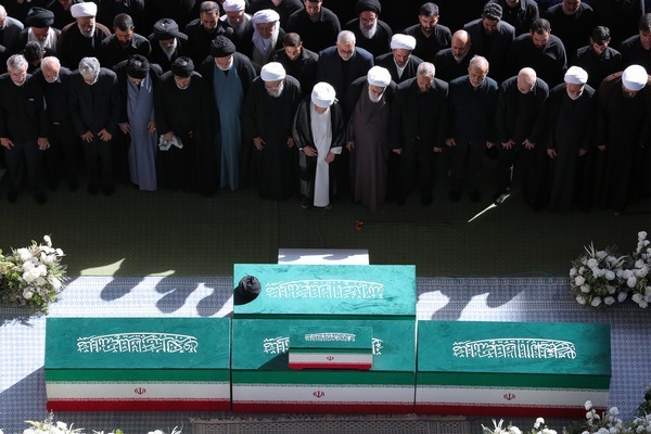 اینجا همه دریاست...
