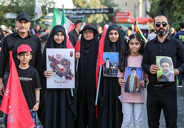 مم / حماسهای به وسعت نسلها؛ فرزندانمان را به آغوش تاریخ بیاوریم مم / حماسهای به وسعت نسلها؛ فرزندانمان را به آغوش تاریخ بیاوریم