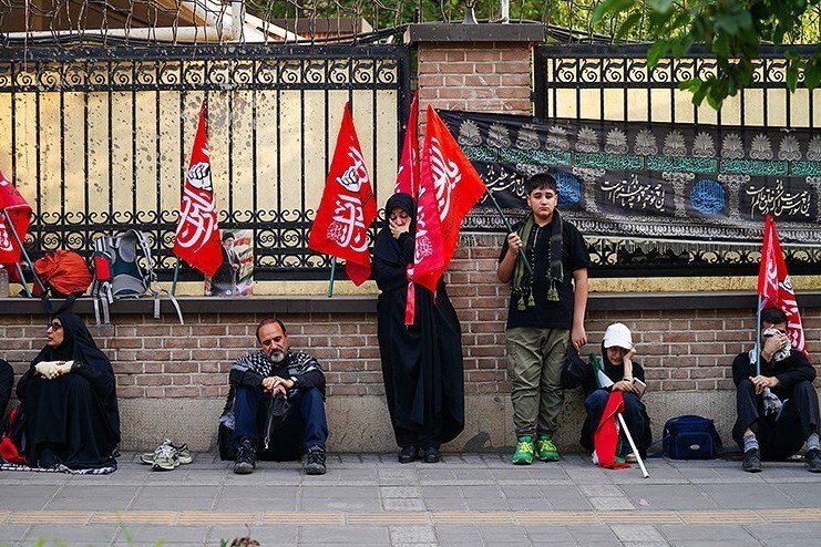 م// آسمان تهران هم برای قاب گرفتن مردم کوچک بود