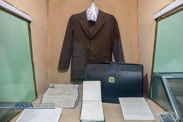 موزه شهداء | لباس و کیف شخصی رئیس جمهور شهید محمدعلی رجائی 