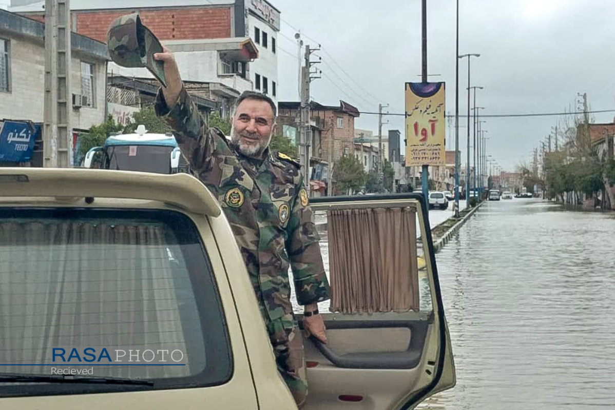حضور امیر حیدری فرمانده نیروی زمینی ارتش در شهر سیل زده آقلا