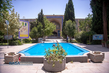 نمایی از میانسرا (صحن اصلی، حیاط مرکزی) و حوض | حوزه علمیه صدر بازار اصفهان