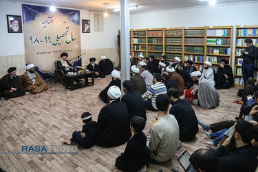 مراسم آغاز سال تحصیلی مدرسه علمیه انوار طاها با سخنرانی آیت الله حسینی بوشهری