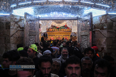 ضریح مطهر حضرت ابالفضل العباس (ع) | حضور میلیونی زائران حضرت اباعبد الله الحسین در کربلا