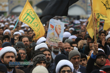 راهپیمایی نمازگزاران جمعه قم در پی شهادت سردار حاج قاسم سلیمانی