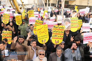 راهپیمایی مردم اصفهان در حمایت از سپاه و همدردی با خانواده شهدای سقوط هواپیما