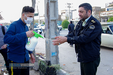 ضدعفونی معابر مشهد توسط تعدادی از طلاب و جوانان بسیجی