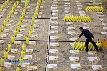 آماده سازی بسته‌های کمک معیشتی حضرت آیت الله مکارم شیرازی