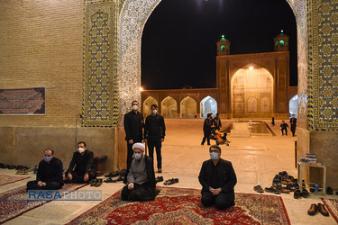 حضور حجت الاسلام والمسلمین دژکام نماینده ولی فقیه در استان فارس در احیای شب بیست و یکم ماه مبارک رمضان در مسجد وکیل شیراز