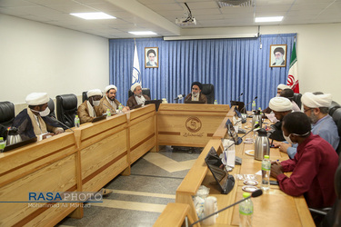 دیدار تعدادی از طلاب غیر ایرانی با ریاست مرکز خدمات حوزه علمیه