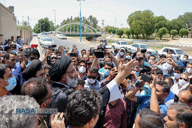 حضور نماینده ولی فقیه در استان خوزستان در میان کارگران نیشکر هفت تپه
