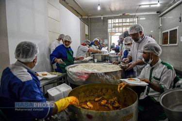 طبخ و توزیع ۵۰ هزار پرس غذای گرم در روز عید سعید غدیر