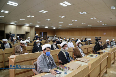 مراسم تجلیل با حضور آیت الله اعرافی در مدرسه علمیه حضرت امام کاظم (علیه السلام)