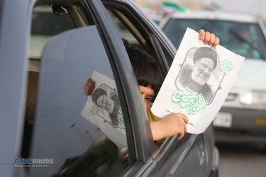 شادی مردم قم پس از پیروزی آیت الله رئیسی در انتخابات