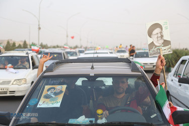 شادی مردم قم پس از پیروزی آیت الله رئیسی در انتخابات