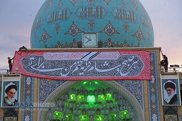 تعویض پرچم مسجد مقدس جمکران در آستانه ماه محرم
