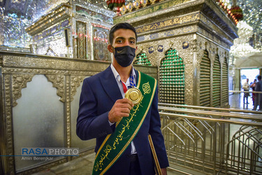 تجلیل نماینده ولی فقیه در استان فارس از قهرمان کشتی المپیک