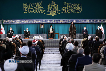 دیدار میهمانان کنفرانس وحدت اسلامى‌ و جمعی از مسئولان نظام با رهبر انقلاب