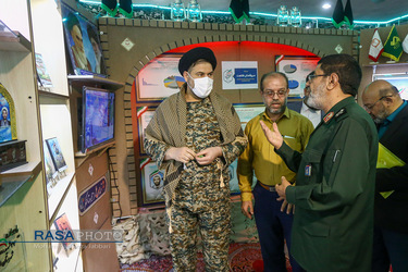 بازدید سردار رمضان شریف سخنگوی سپاه از نمایشگاه 