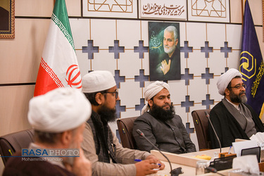 نشست امام خمینی (ره) احیاگر هویت زن مسلمان