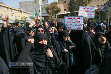 راهپیمایی مردم انقلابی قم علیه اغتشاشگران