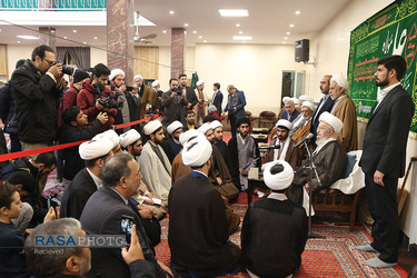 جشن عمامه گذاری تعدادی از طلاب حوزه علمیه قم با حضور حضرت آیت الله مکارم شیراز