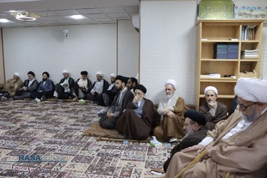 نشست بیش از ۵۰ نفر از اساتید و علما حوزه علمیه نجف اشرف با آیت الله اعرافی