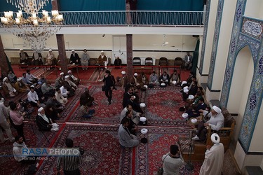 عمامه گذاری تعدادی از طلاب حوزه علمیه قم به مناسبت عید غدیر در بیت آیت الله کریمی جهرمی