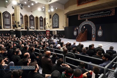 مراسم عزاداری شب عاشورای حسینی (علیه‌السلام) با حضور رهبر انقلاب