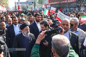 حضور و سخنرانی رئیس جمهور در راهپیمایی یوم الله ۲۲ بهمن ۱۴۰۲