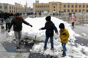 بارش برف در حرم مطهر رضوی