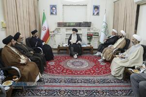 دیدار هیئت رئیسه مجمع نمایندگان طلاب با آیت الله حسینی بوشهری
