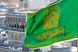 آیین تعویض پرچم گنبد منور رضوی در روز میلاد امام رئوف (ع)