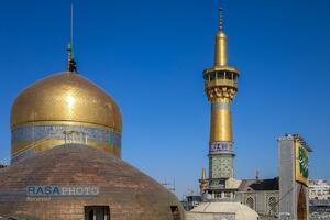 آیین تعویض پرچم گنبد منور رضوی در روز میلاد امام رئوف (ع)