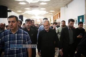 تشرف رئیس‌جمهور به حرم مطهر حضرت معصومه (سلام‌الله‌علیها)