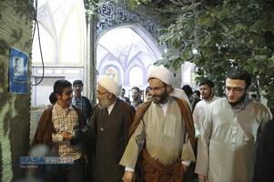 حضور آیت الله مروی در حجرات و گفتگوی صمیمی با طلاب در جریان بازدید از مدرسه علمیه جهانگیرخان قم