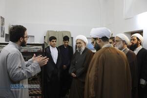 حضور آیت الله مروی در حجرات و گفتگوی صمیمی با طلاب در جریان بازدید از مدرسه علمیه جهانگیرخان قم