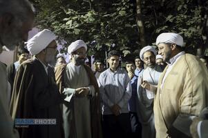 حضور آیت الله مروی در حجرات و گفتگوی صمیمی با طلاب در جریان بازدید از مدرسه علمیه جهانگیرخان قم