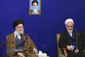 دیدار دست‌اندرکاران کنگره بین‌المللی میرزای نائینی با رهبر معظم انقلاب