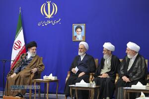 دیدار دست‌اندرکاران کنگره بین‌المللی میرزای نائینی با رهبر معظم انقلاب