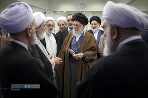 دیدار دست‌اندرکاران کنگره بین‌المللی میرزای نائینی با رهبر معظم انقلاب