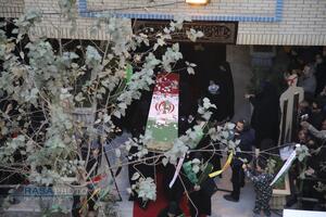 مراسم تدفین پیکر پاک شهید گمنام دفاع مقدس در مدرسه علمیه خواهران حضرت آمنه