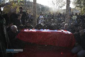 مراسم تدفین پیکر دو شهید گمنام دفاع مقدس در بوستان شهید زین الدین قم