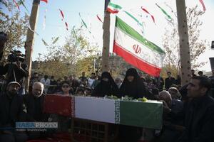 مراسم تدفین پیکر دو شهید گمنام دفاع مقدس در بوستان شهید زین الدین قم