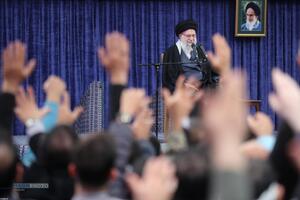 دیدار خانواده شهدای اقتدار با رهبر انقلاب در روز میلاد امیرالمومنین (علیه‌السلام)