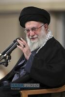 دیدار هزاران نفر از مردم قم با رهبر معظم انقلاب