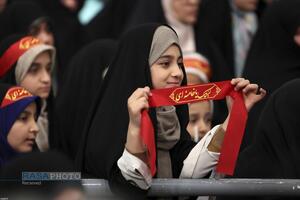 دیدار هزاران نفر از مردم قم با رهبر معظم انقلاب