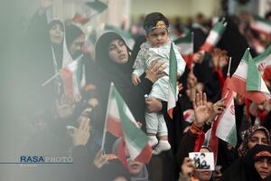 دیدار هزاران نفر از مردم قم با رهبر معظم انقلاب