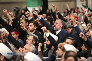 دیدار هزاران نفر از مردم قم با رهبر معظم انقلاب